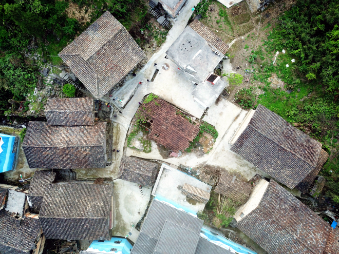 鸟瞰干栏式老建筑-a