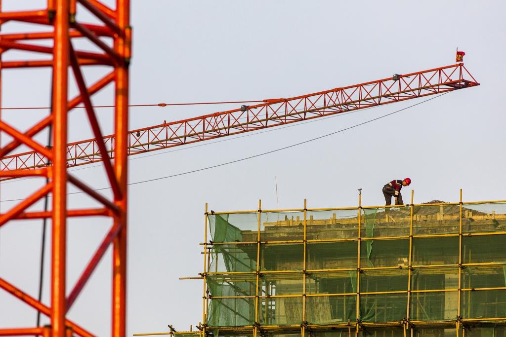 Migrant workers are seen as one of the driving forces behind China's miraculous economic expansion over the past several decades. [Photo: vcg.com]