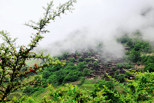 Tongle: Hometown of Lisu's Dwellings, Dancing
