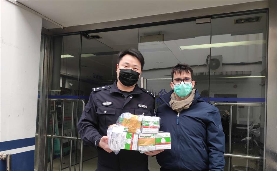 Italian's free gift helps in virus fight