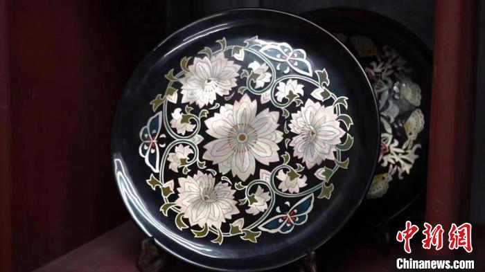 尹利萍制作的漆器。 何芦恒 摄