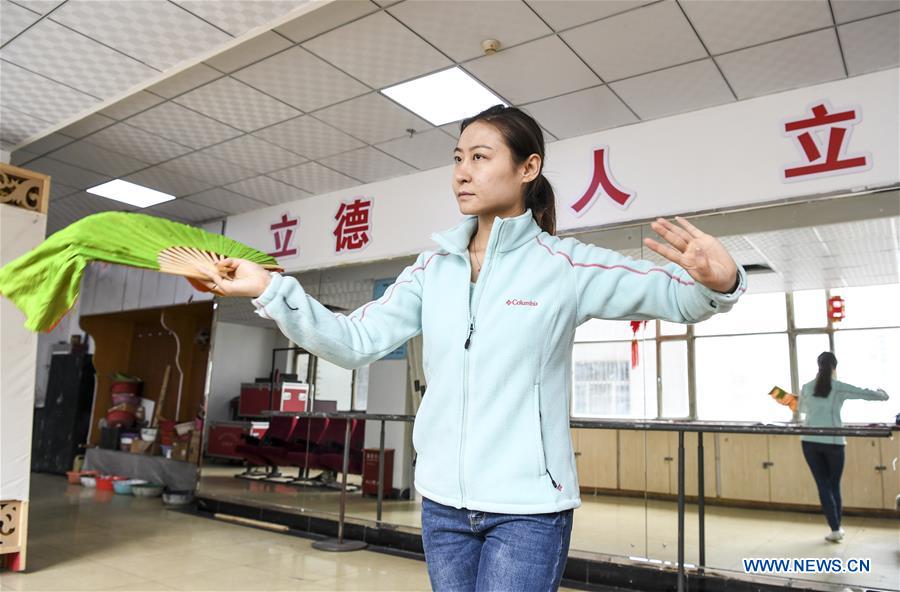 33-year-old actress promotes traditional Chinese opera culture beyond theaters