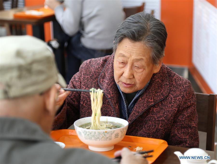 Lanzhou beef noodles wins fame both at home and abroad