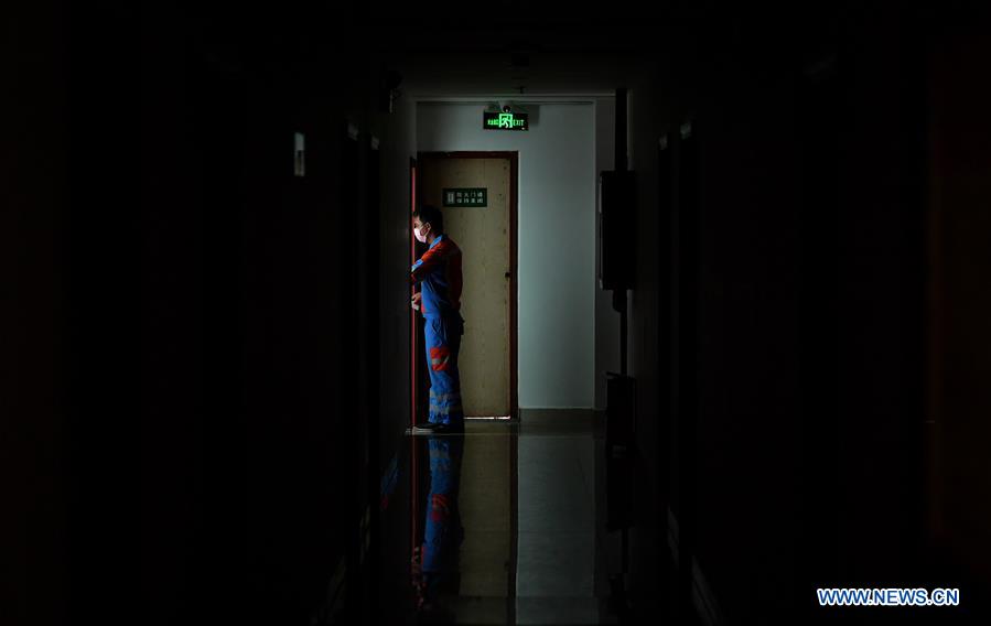 CHINA-HAINAN-SANITATION WORKER-CORONAVIRUS-PREVENTION MEASURES (CN)