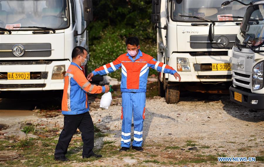 CHINA-HAINAN-SANITATION WORKER-CORONAVIRUS-PREVENTION MEASURES (CN)